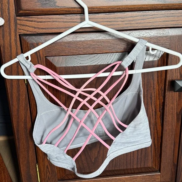 Lululemon Athletica Free to Be Wild Bra Size 6 - Picture 2 of 4